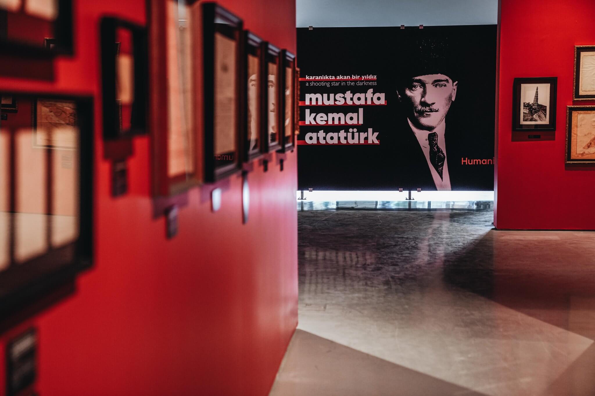 “Karanlıkta Akan Bir Yıldız: Mustafa Kemal Atatürk”